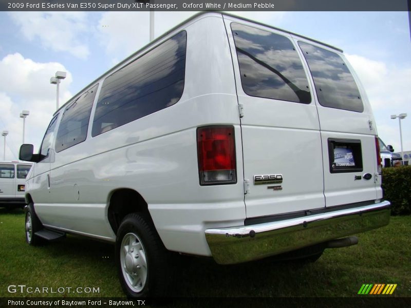 Oxford White / Medium Pebble 2009 Ford E Series Van E350 Super Duty XLT Passenger