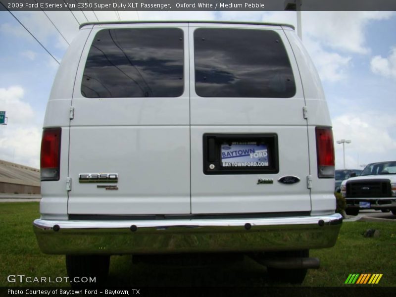 Oxford White / Medium Pebble 2009 Ford E Series Van E350 Super Duty XLT Passenger