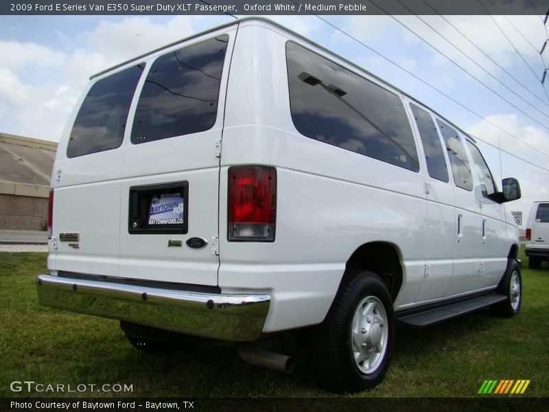 Oxford White / Medium Pebble 2009 Ford E Series Van E350 Super Duty XLT Passenger