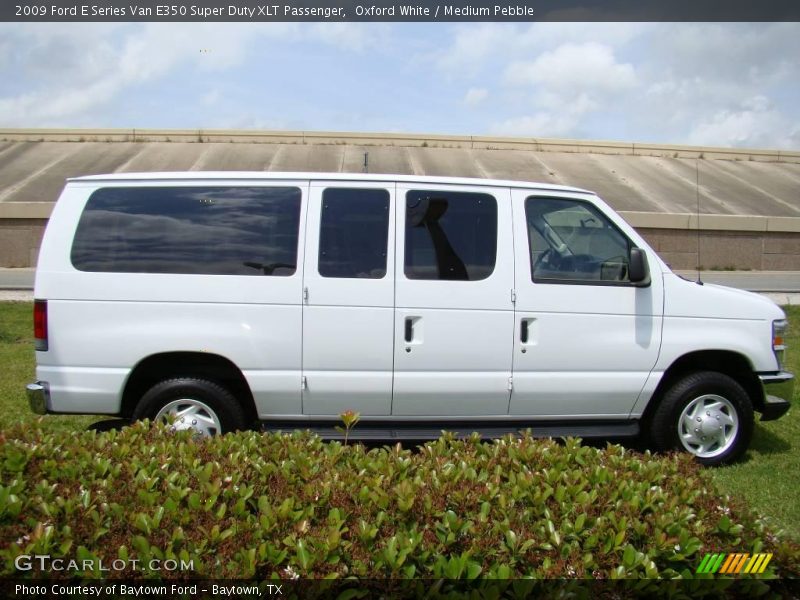 Oxford White / Medium Pebble 2009 Ford E Series Van E350 Super Duty XLT Passenger
