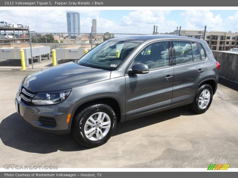 Front 3/4 View of 2013 Tiguan S