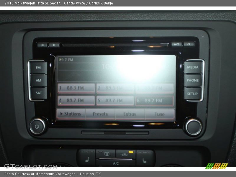 Candy White / Cornsilk Beige 2013 Volkswagen Jetta SE Sedan
