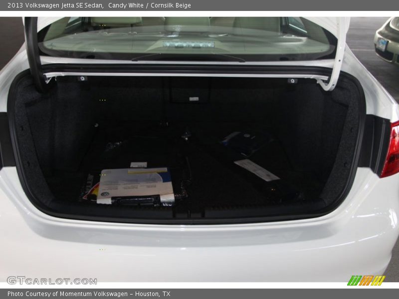 Candy White / Cornsilk Beige 2013 Volkswagen Jetta SE Sedan
