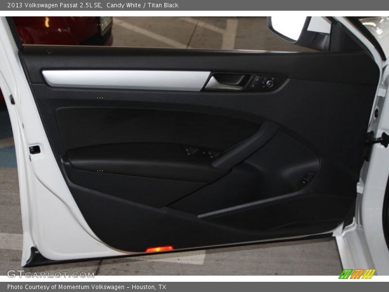 Candy White / Titan Black 2013 Volkswagen Passat 2.5L SE
