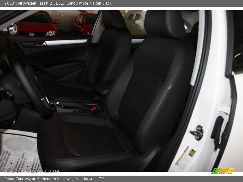Candy White / Titan Black 2013 Volkswagen Passat 2.5L SE
