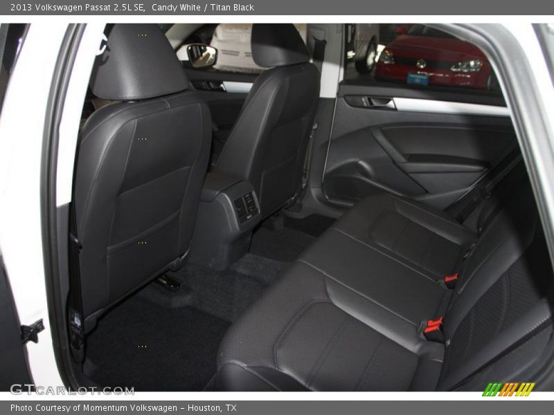 Candy White / Titan Black 2013 Volkswagen Passat 2.5L SE