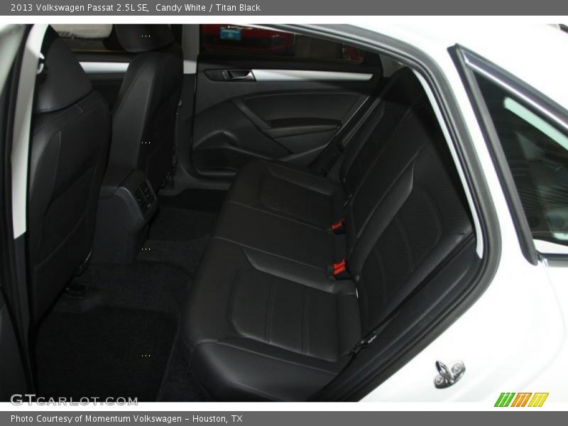 Candy White / Titan Black 2013 Volkswagen Passat 2.5L SE