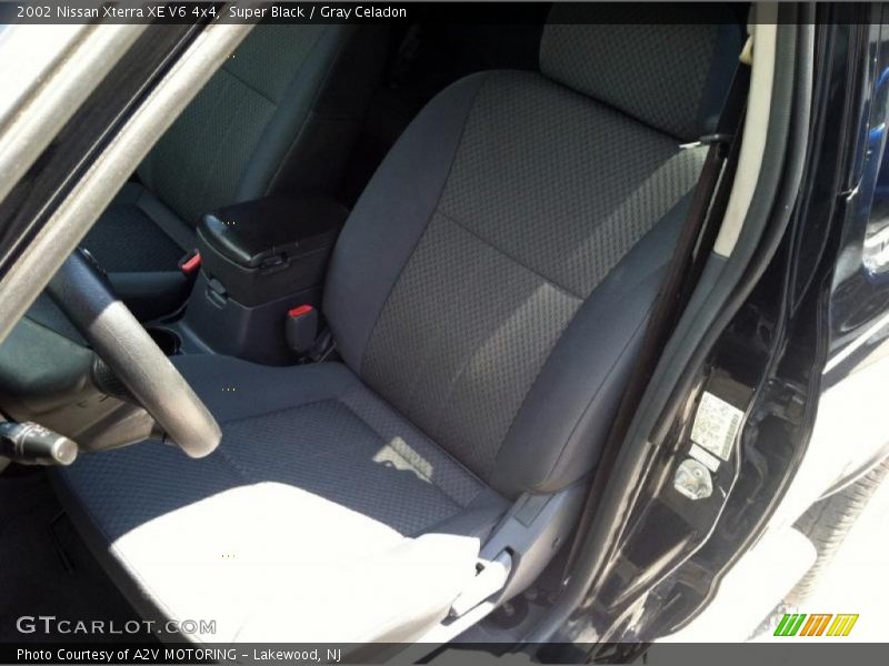 Super Black / Gray Celadon 2002 Nissan Xterra XE V6 4x4