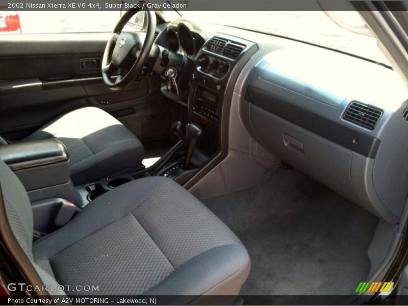 Super Black / Gray Celadon 2002 Nissan Xterra XE V6 4x4