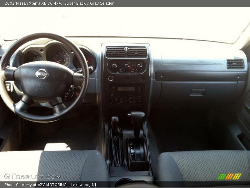 Super Black / Gray Celadon 2002 Nissan Xterra XE V6 4x4