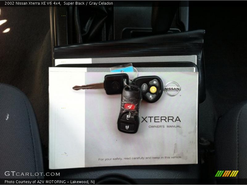 Super Black / Gray Celadon 2002 Nissan Xterra XE V6 4x4