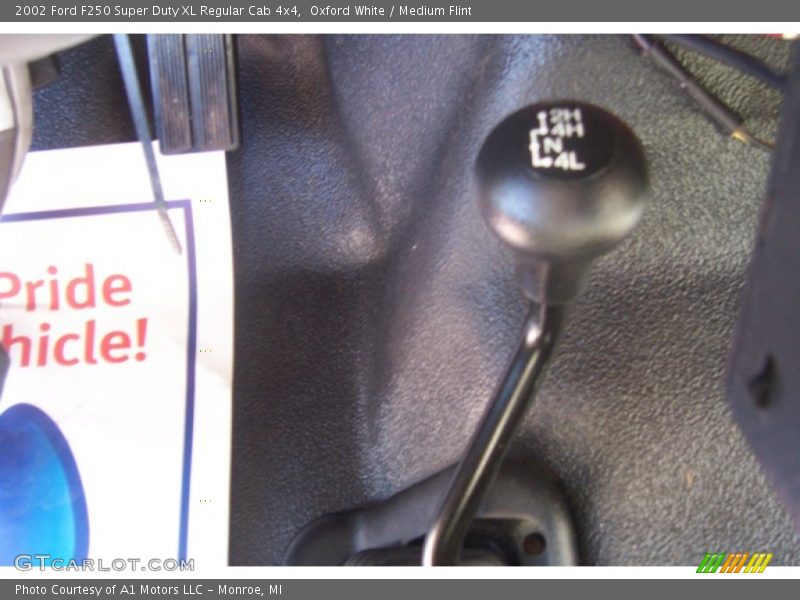 Oxford White / Medium Flint 2002 Ford F250 Super Duty XL Regular Cab 4x4