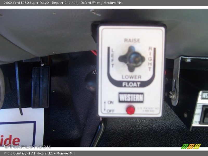 Oxford White / Medium Flint 2002 Ford F250 Super Duty XL Regular Cab 4x4