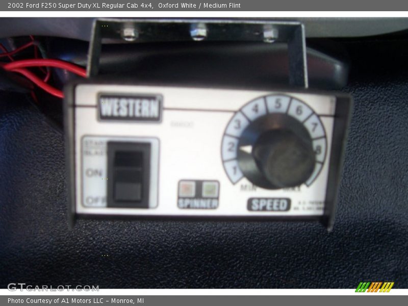 Oxford White / Medium Flint 2002 Ford F250 Super Duty XL Regular Cab 4x4