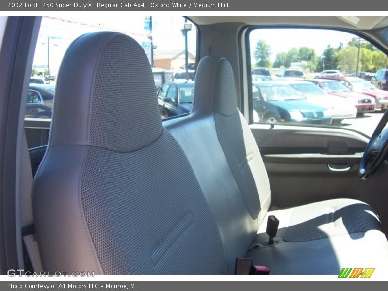 Oxford White / Medium Flint 2002 Ford F250 Super Duty XL Regular Cab 4x4