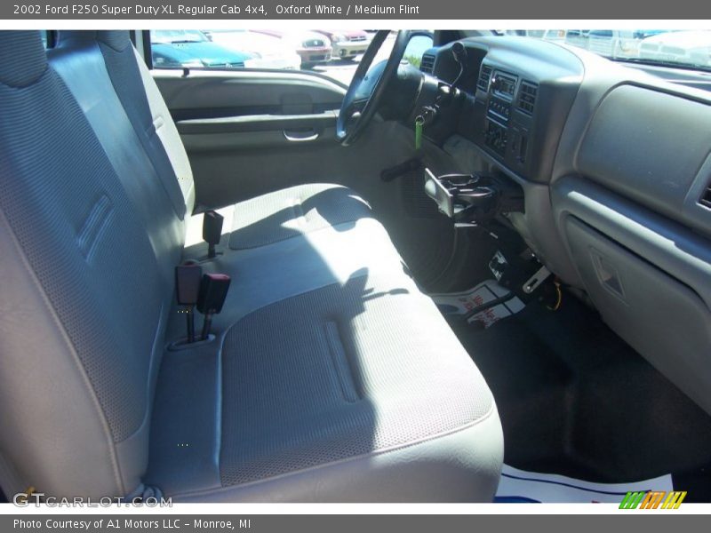 Oxford White / Medium Flint 2002 Ford F250 Super Duty XL Regular Cab 4x4