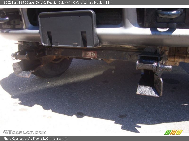 Oxford White / Medium Flint 2002 Ford F250 Super Duty XL Regular Cab 4x4