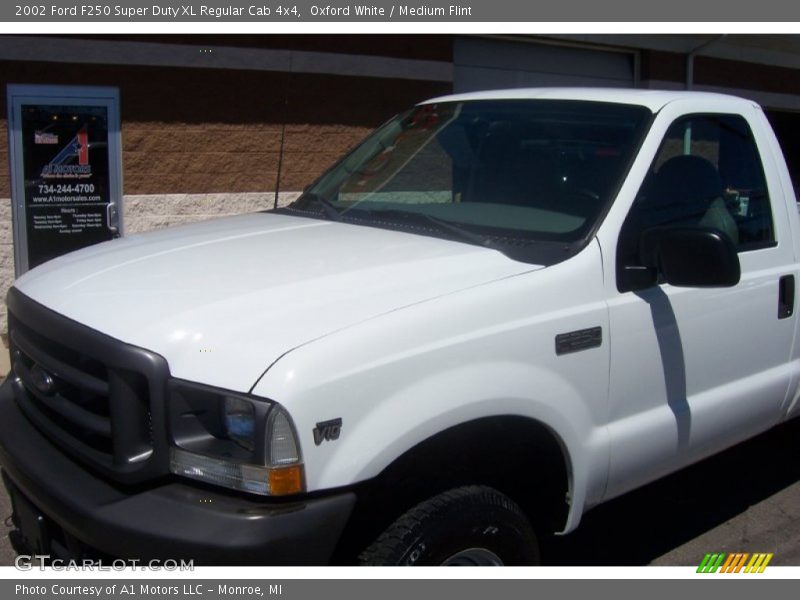 Oxford White / Medium Flint 2002 Ford F250 Super Duty XL Regular Cab 4x4