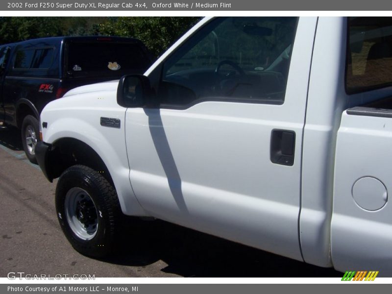 Oxford White / Medium Flint 2002 Ford F250 Super Duty XL Regular Cab 4x4