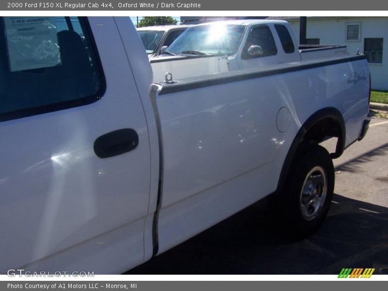 Oxford White / Dark Graphite 2000 Ford F150 XL Regular Cab 4x4
