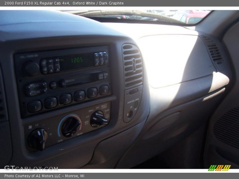 Oxford White / Dark Graphite 2000 Ford F150 XL Regular Cab 4x4