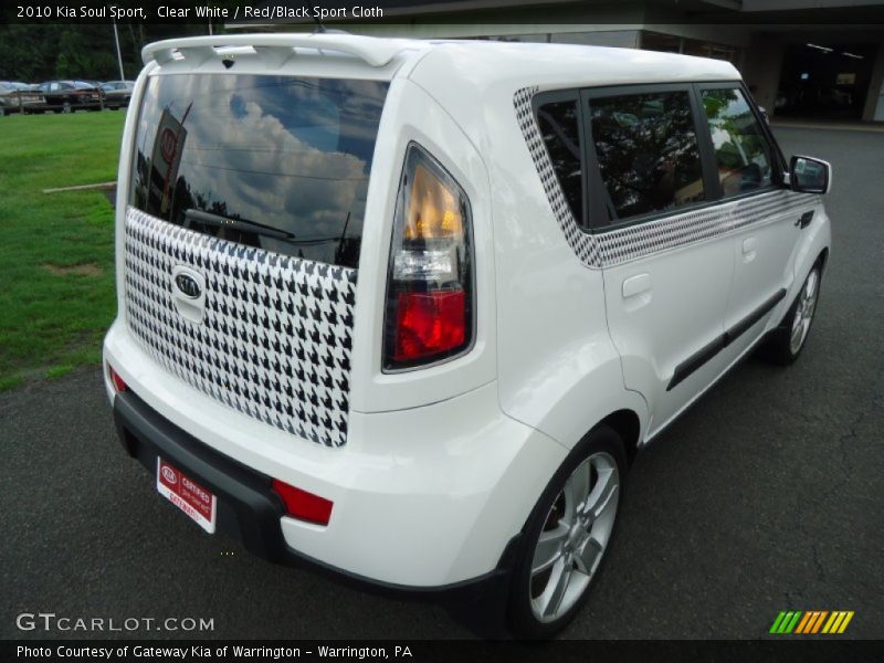 Clear White / Red/Black Sport Cloth 2010 Kia Soul Sport