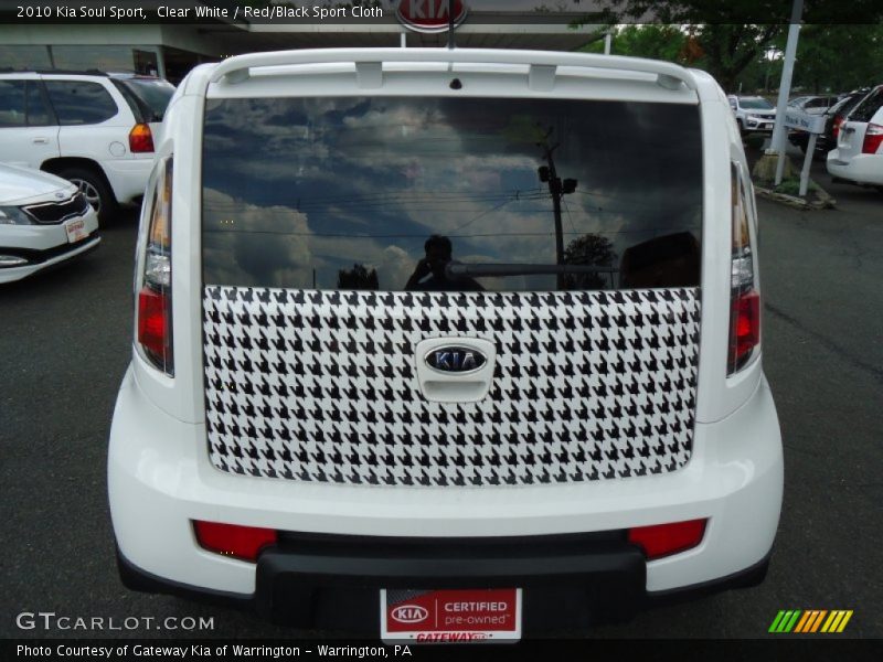 Clear White / Red/Black Sport Cloth 2010 Kia Soul Sport
