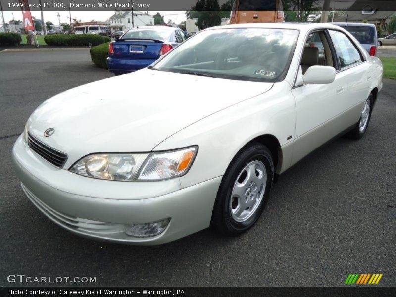 Front 3/4 View of 1999 ES 300