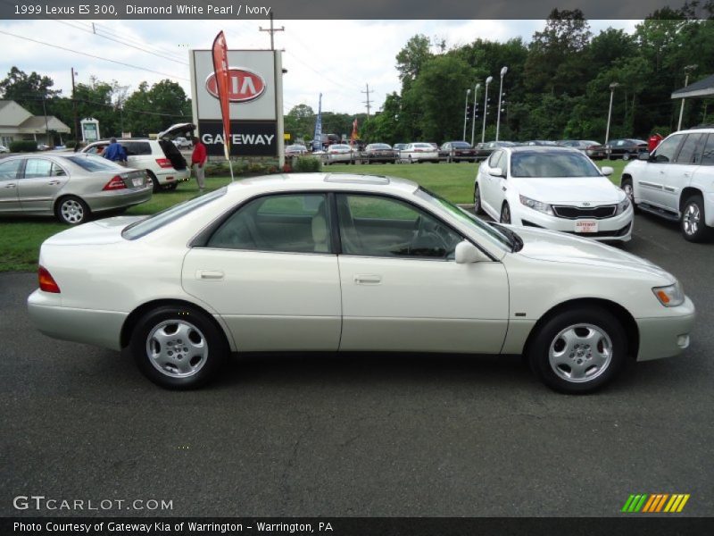 Diamond White Pearl / Ivory 1999 Lexus ES 300