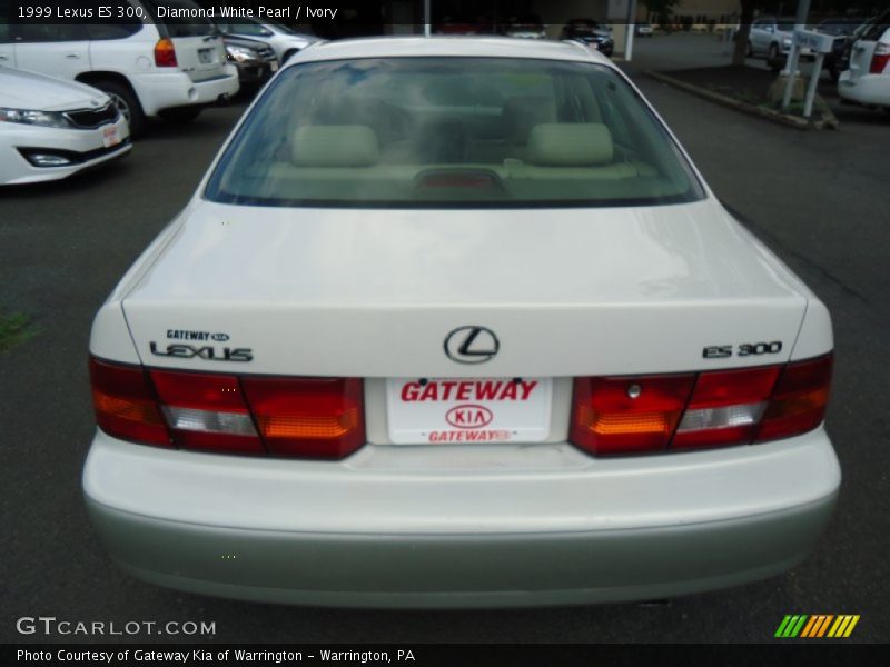 Diamond White Pearl / Ivory 1999 Lexus ES 300