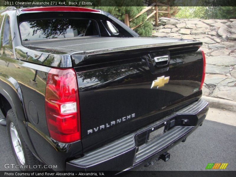 Black / Ebony 2011 Chevrolet Avalanche Z71 4x4