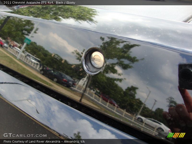 Black / Ebony 2011 Chevrolet Avalanche Z71 4x4