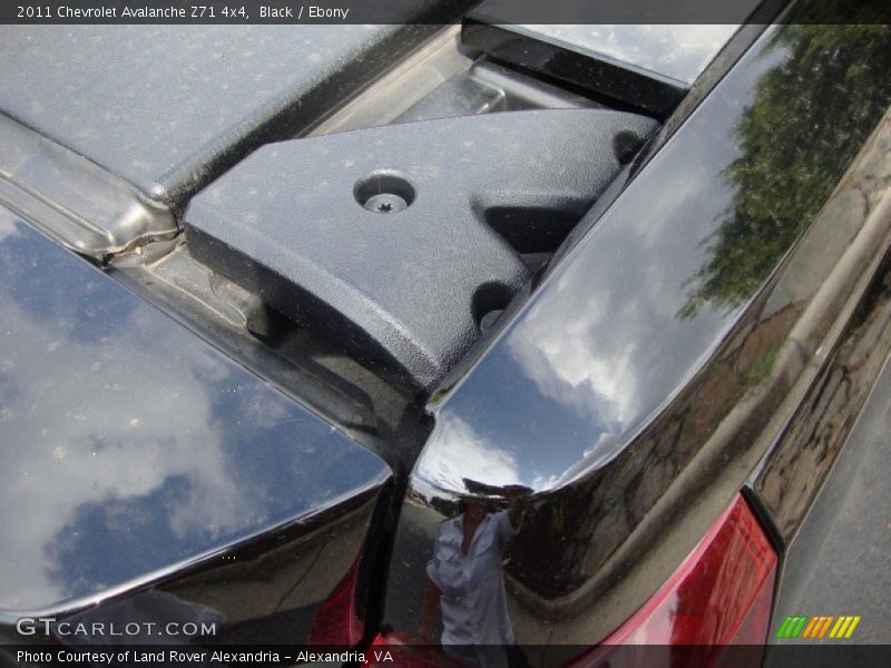 Black / Ebony 2011 Chevrolet Avalanche Z71 4x4