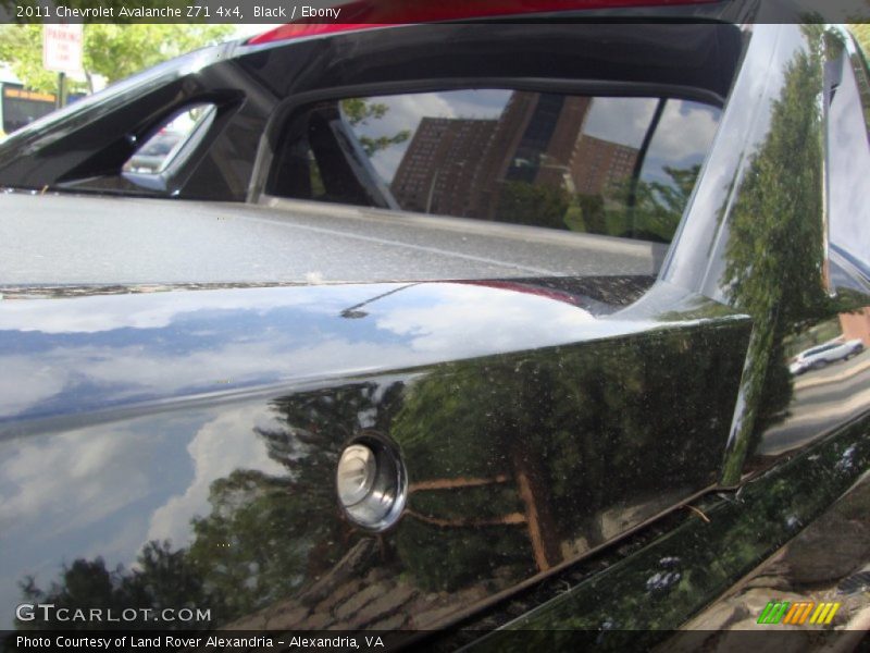 Black / Ebony 2011 Chevrolet Avalanche Z71 4x4