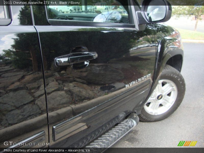 Black / Ebony 2011 Chevrolet Avalanche Z71 4x4