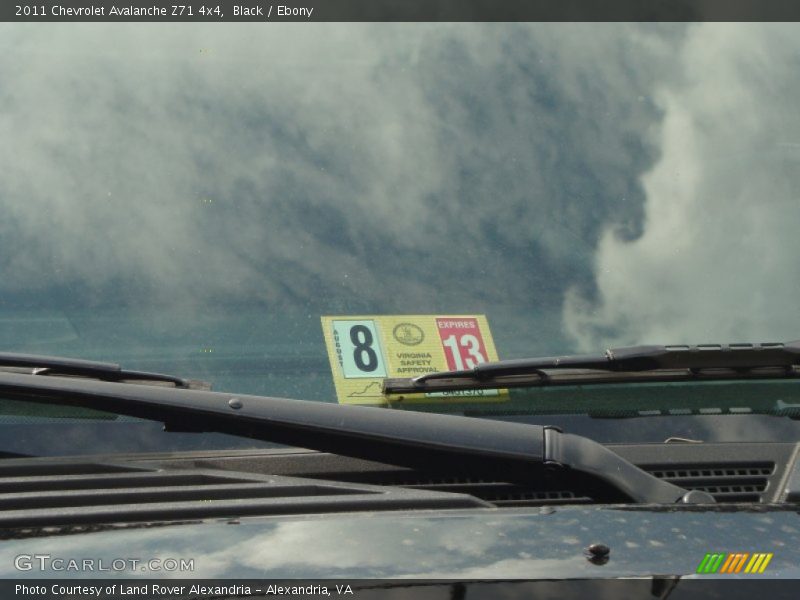 Black / Ebony 2011 Chevrolet Avalanche Z71 4x4