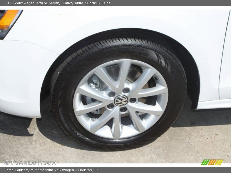 Candy White / Cornsilk Beige 2013 Volkswagen Jetta SE Sedan