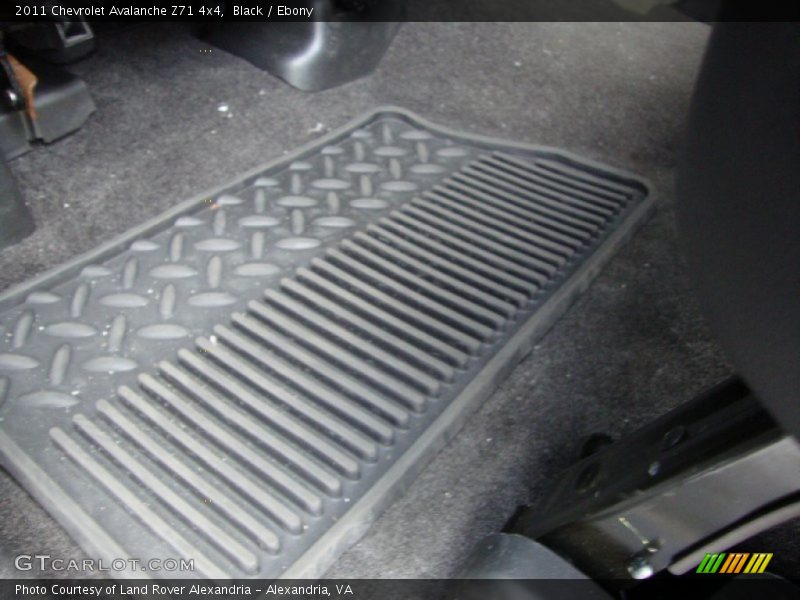 Black / Ebony 2011 Chevrolet Avalanche Z71 4x4