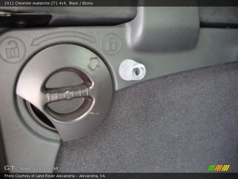 Black / Ebony 2011 Chevrolet Avalanche Z71 4x4