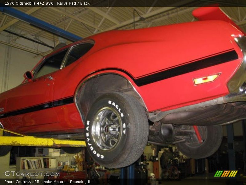 Rallye Red / Black 1970 Oldsmobile 442 W30
