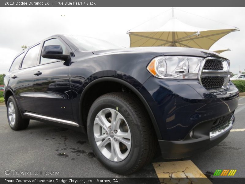 Front 3/4 View of 2013 Durango SXT