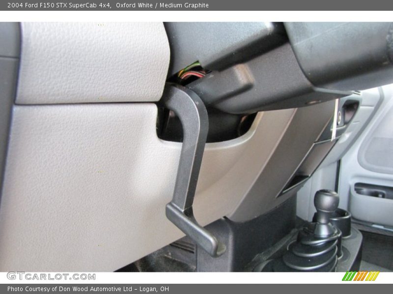 Oxford White / Medium Graphite 2004 Ford F150 STX SuperCab 4x4