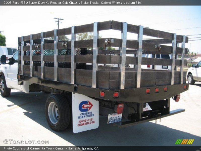 Oxford White / Medium Flint 2005 Ford F350 Super Duty XL Regular Cab Chassis Stake Truck