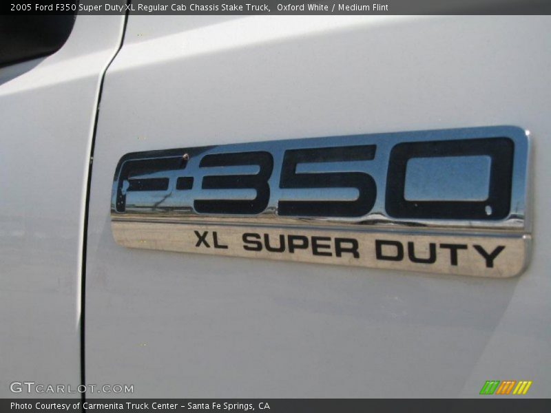 Oxford White / Medium Flint 2005 Ford F350 Super Duty XL Regular Cab Chassis Stake Truck