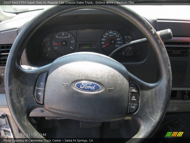 Oxford White / Medium Flint 2005 Ford F350 Super Duty XL Regular Cab Chassis Stake Truck