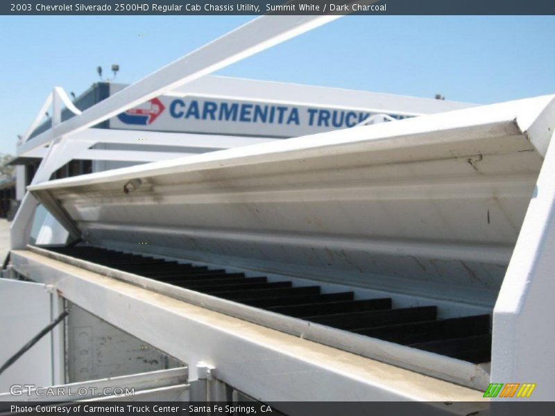 Summit White / Dark Charcoal 2003 Chevrolet Silverado 2500HD Regular Cab Chassis Utility