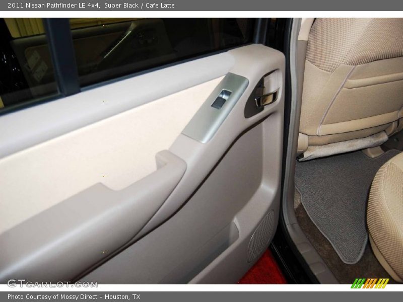 Super Black / Cafe Latte 2011 Nissan Pathfinder LE 4x4