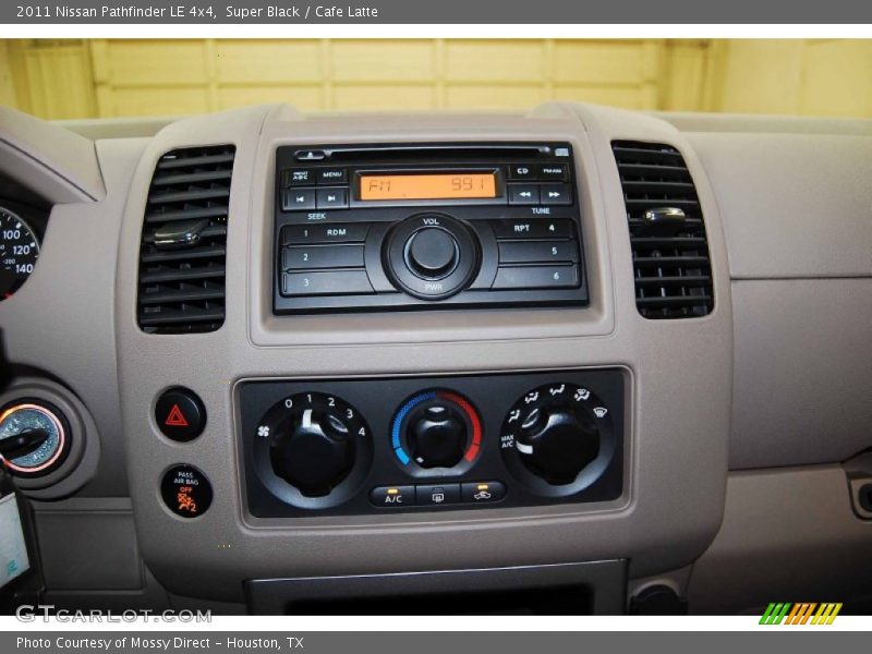 Super Black / Cafe Latte 2011 Nissan Pathfinder LE 4x4