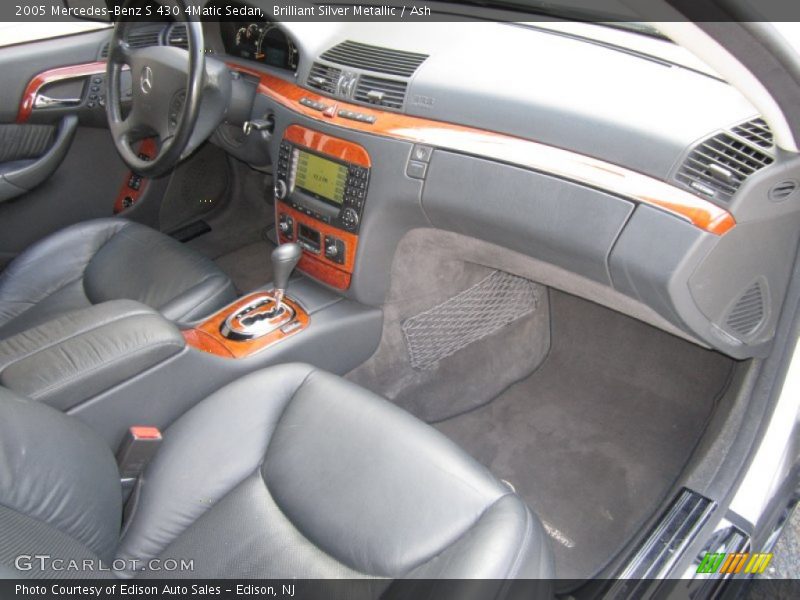 Dashboard of 2005 S 430 4Matic Sedan