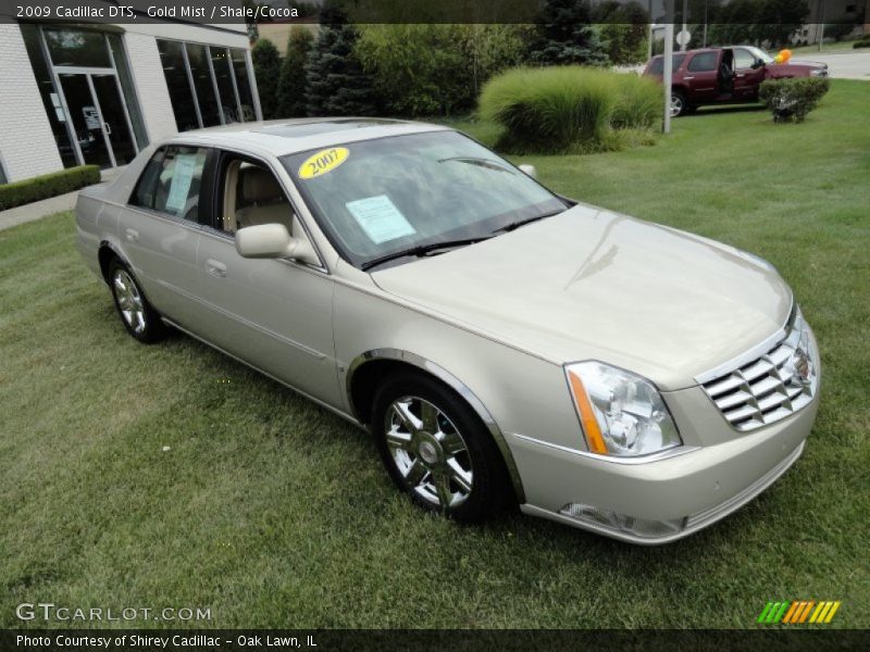 Front 3/4 View of 2009 DTS 